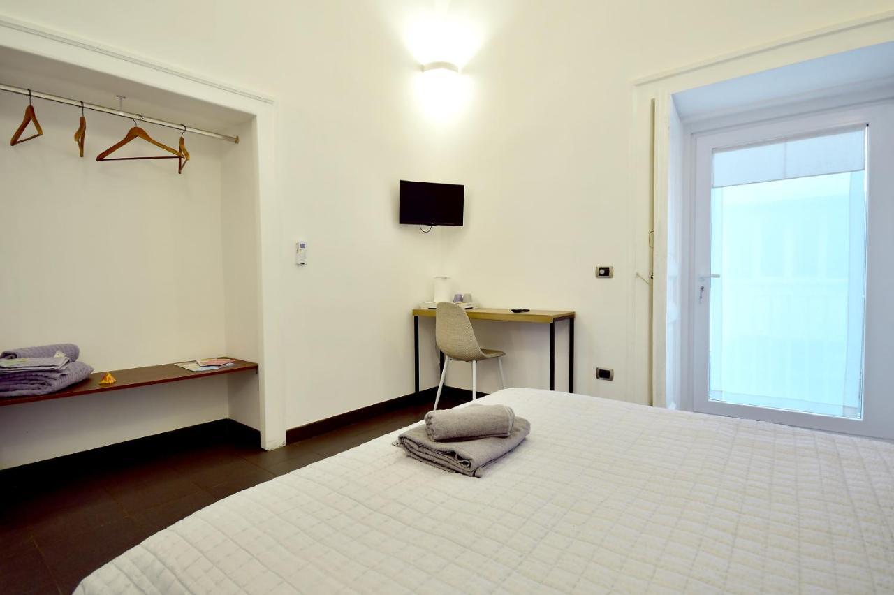 Di affreschi e volte Bed and Breakfast Napels Buitenkant foto