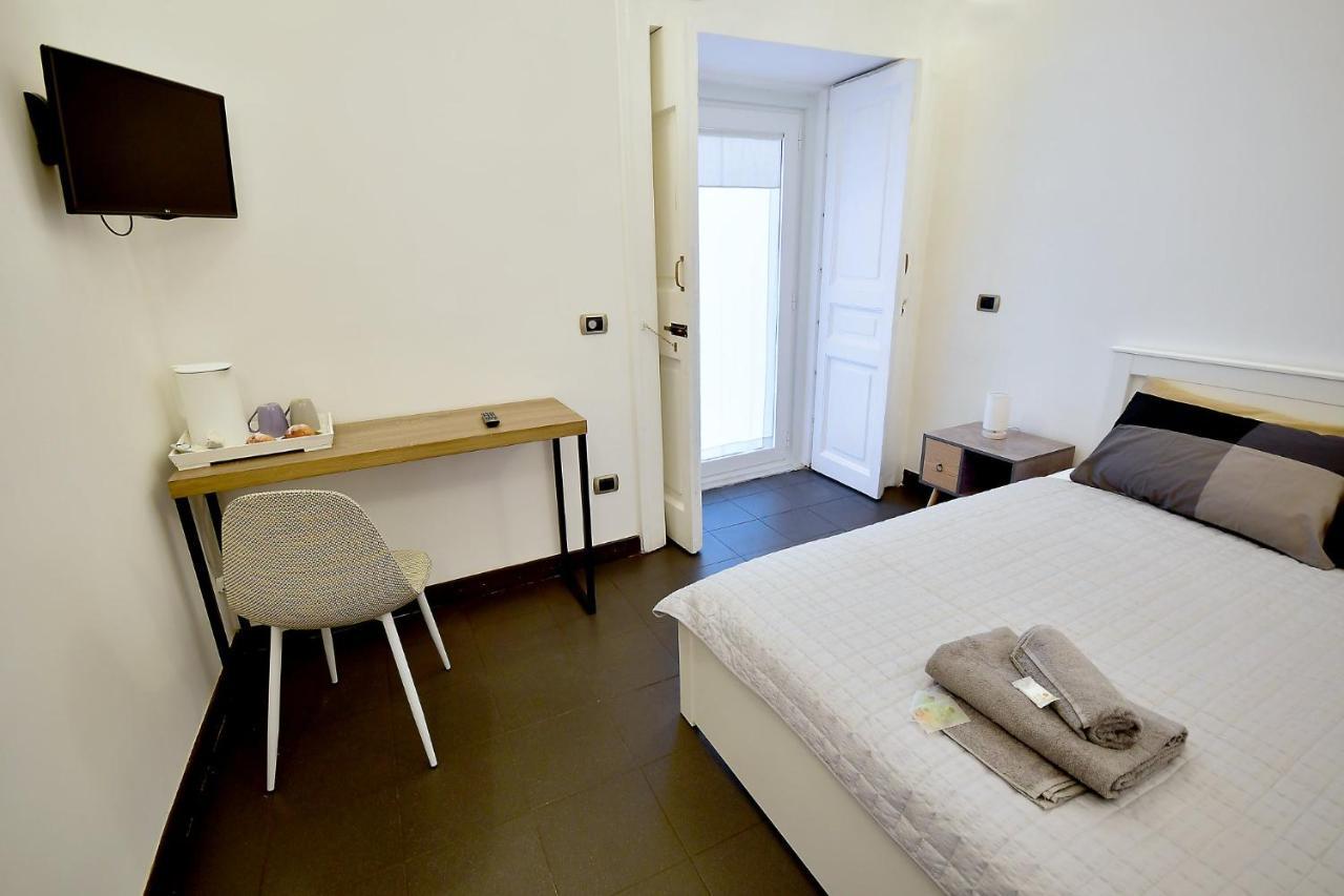 Di affreschi e volte Bed and Breakfast Napels Buitenkant foto